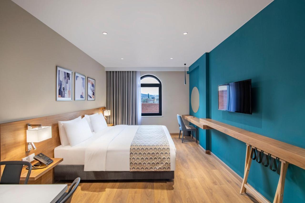 Clocks Hotel Tbilisi Esterno foto