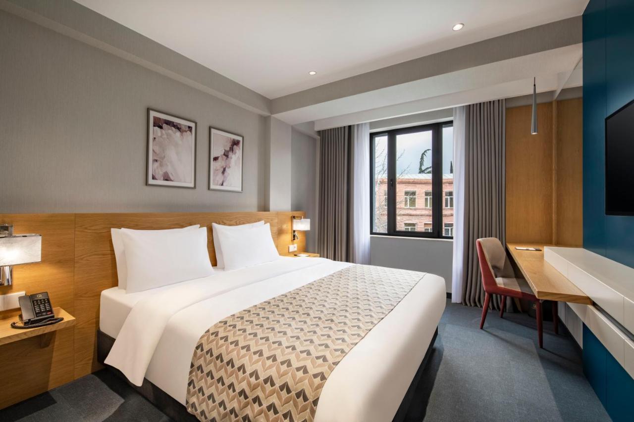 Clocks Hotel Tbilisi Esterno foto