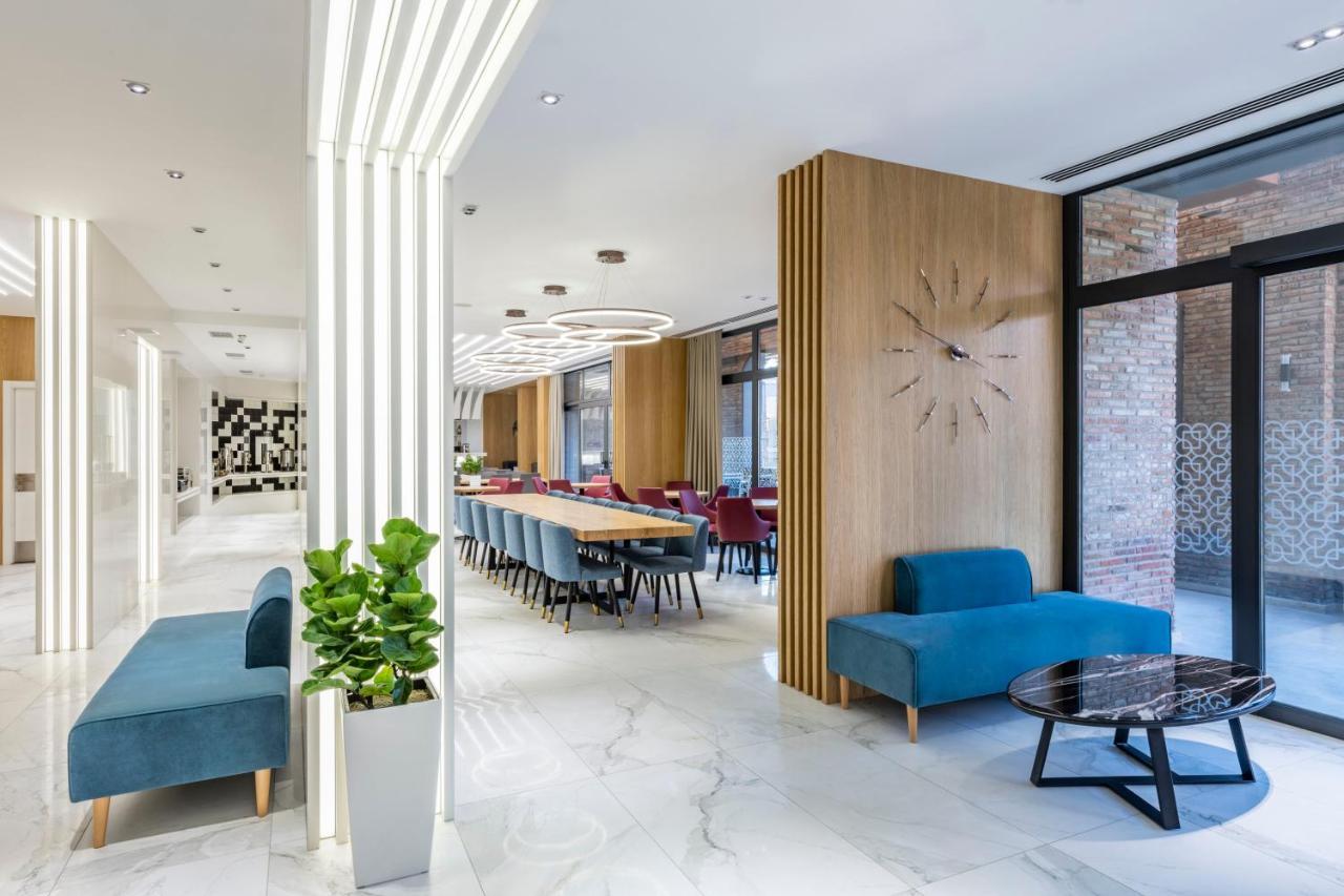 Clocks Hotel Tbilisi Esterno foto