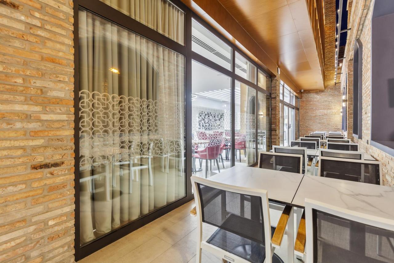 Clocks Hotel Tbilisi Esterno foto