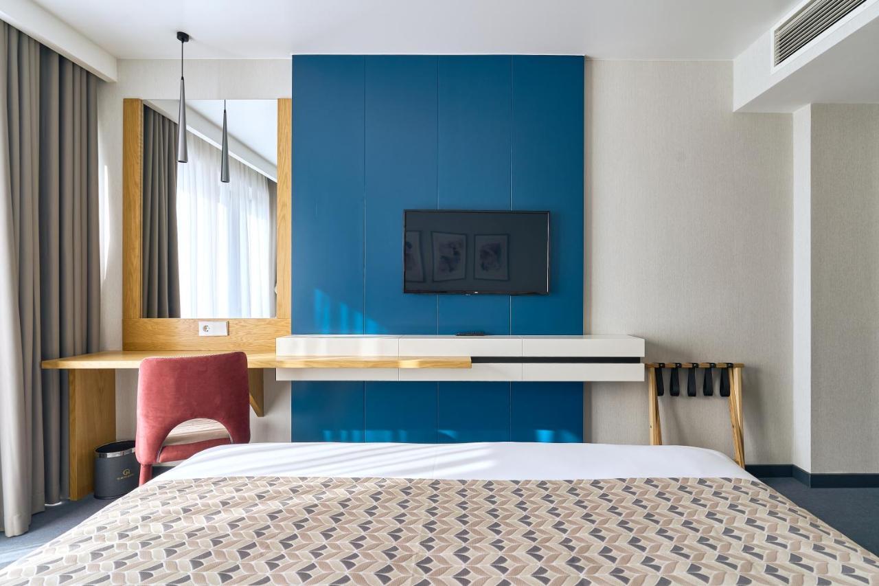 Clocks Hotel Tbilisi Esterno foto