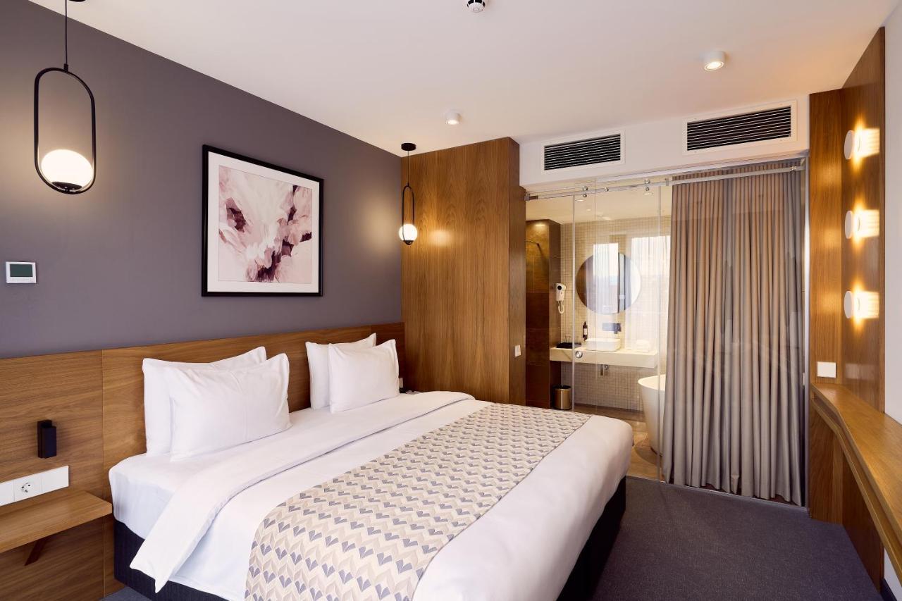 Clocks Hotel Tbilisi Esterno foto