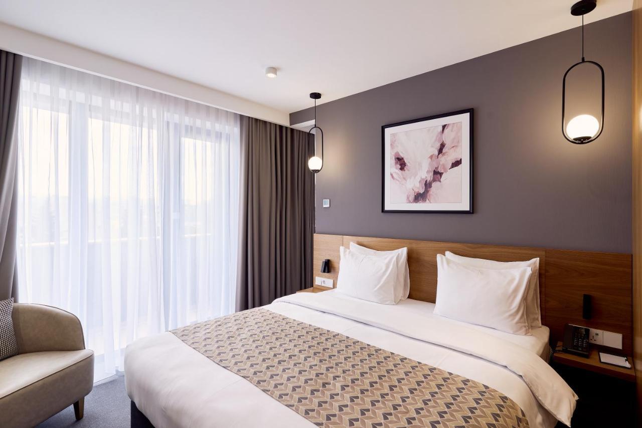Clocks Hotel Tbilisi Esterno foto